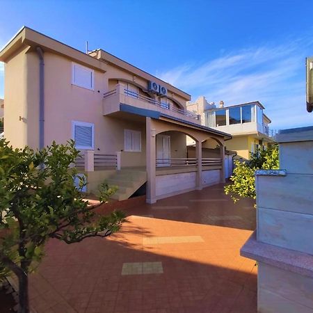 Apartments Karla ロゴズニッツァ エクステリア 写真