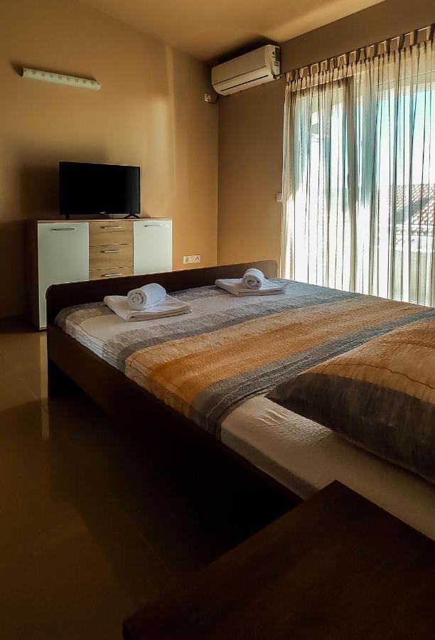 Apartments Karla ロゴズニッツァ エクステリア 写真