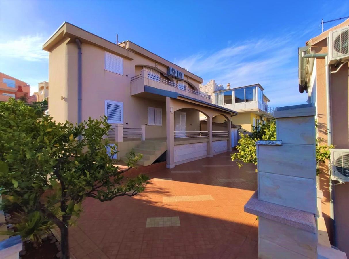 Apartments Karla ロゴズニッツァ エクステリア 写真