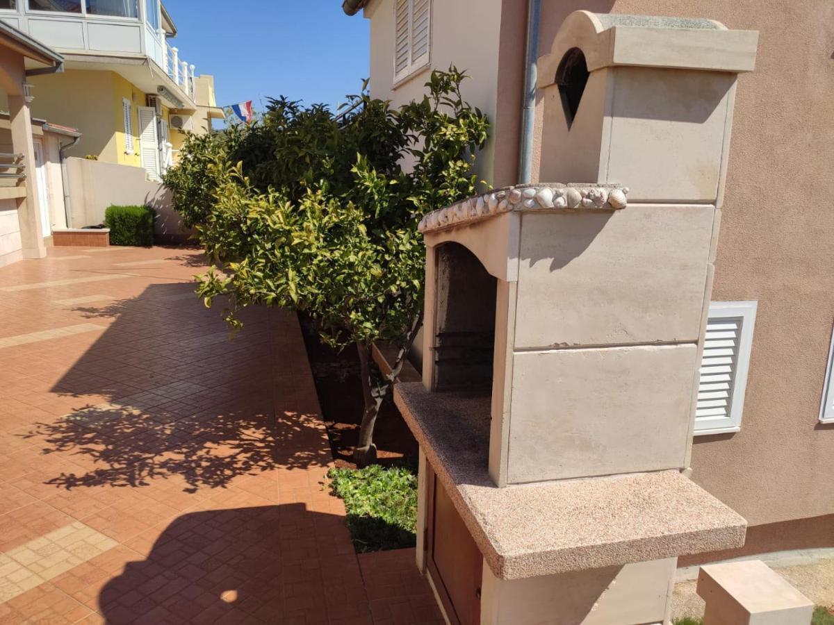 Apartments Karla ロゴズニッツァ エクステリア 写真