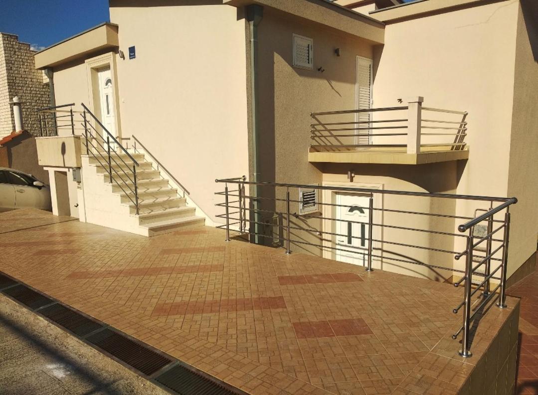 Apartments Karla ロゴズニッツァ エクステリア 写真